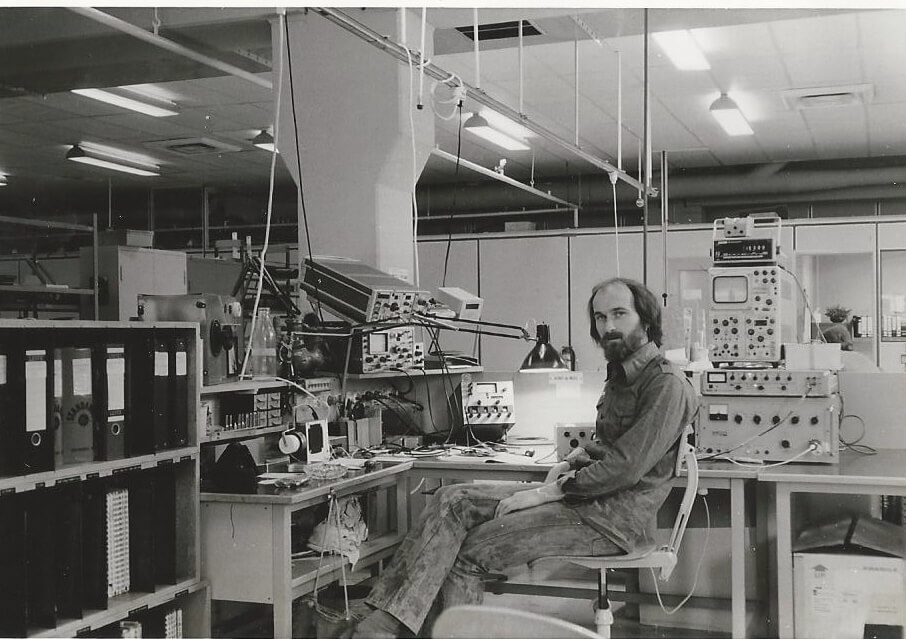 Gerrit DeVries works in the Tektronix Heerenveen lab.