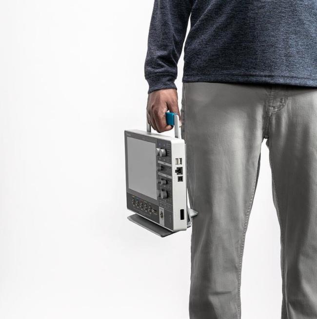 Portable oscilloscope with a detachable battery powered option  – Tektronix 2 Series MSO