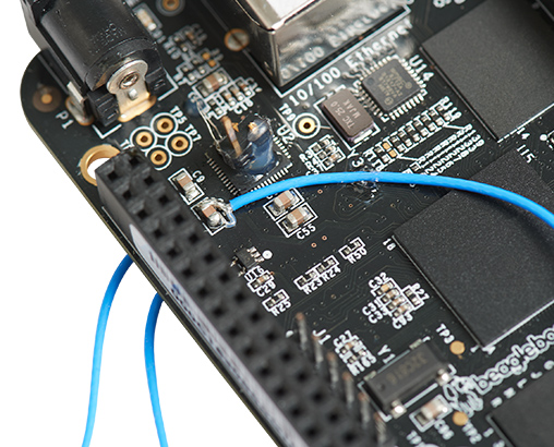 Power rail probe measuring power rail ripple across a bypass capacitor