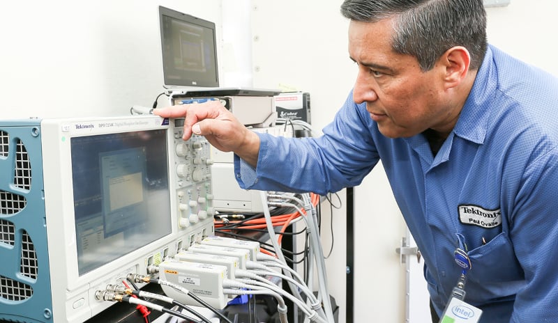 On-site, or in a hub, Tektronix technicians deliver the precision and consistency customer counts on.