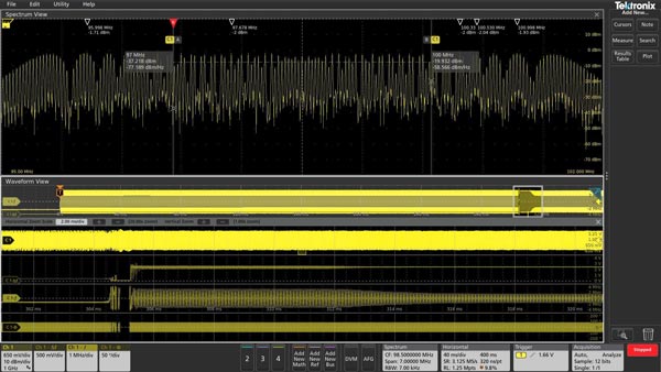 En effectuant maintenant un zoom sur la période qui nous intéresse (à environ 300-320 ms après l'événement déclencheur), nous observons clairement que les fluctuations d'amplitude et les variations de fréquences surviennent sur une plage plus large que prévue.
