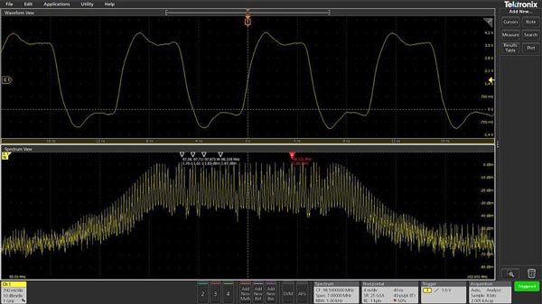 En observant le même signal d'horloge à spectre étalé que celui représenté sur les figures 3 et 4, Spectrum View permet d’optimiser simultanément les affichages aussi bien dans le domaine temporel que fréquentiel.