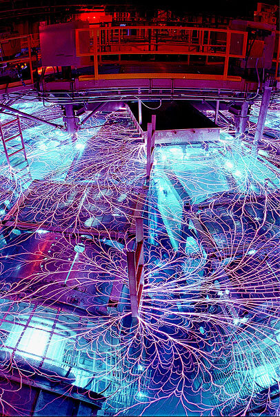 Foto eines Wissenschaftlers, der an einem Experiment arbeitet